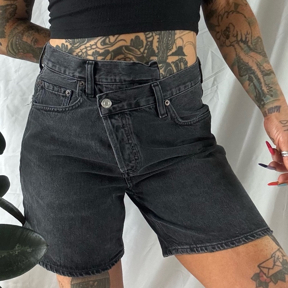 AGOLDE criss cross denim shorts, size 25 can fit 26 easy